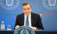 Draghi fa il punto sulla gestione della pandemia e attacca i no-vax